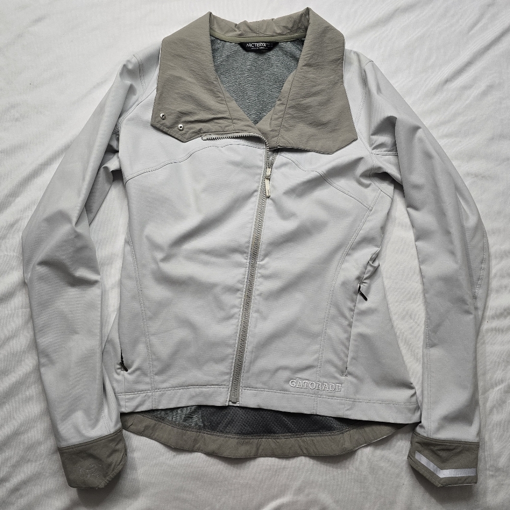 Arc'teryx Women's A2B Commuter Jacket - Chalk - Size Medium